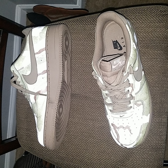 Shoes - Picture 2 of 7